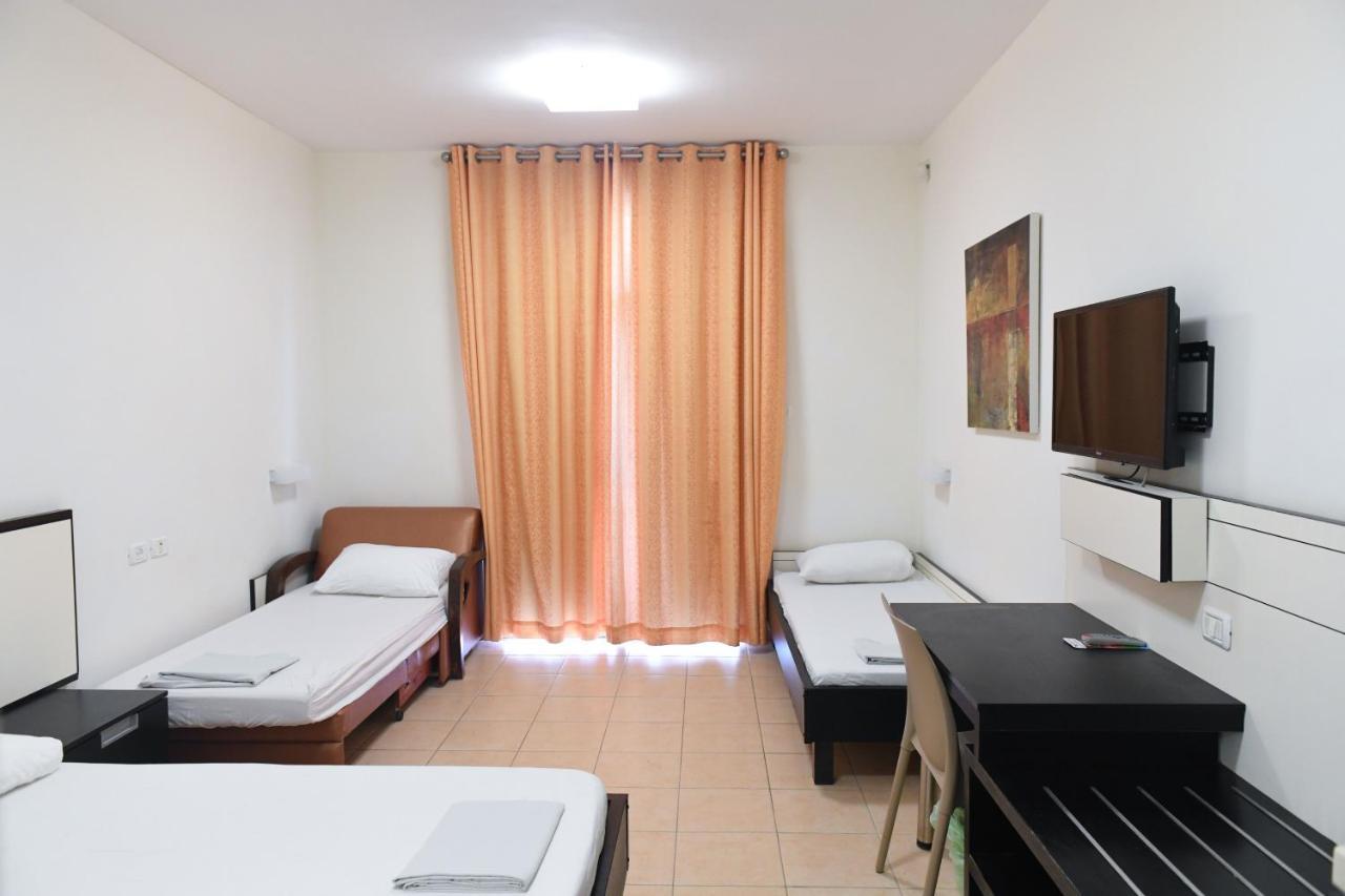 Hi - Karei Deshe Hostel Khirbet Minim Exterior photo